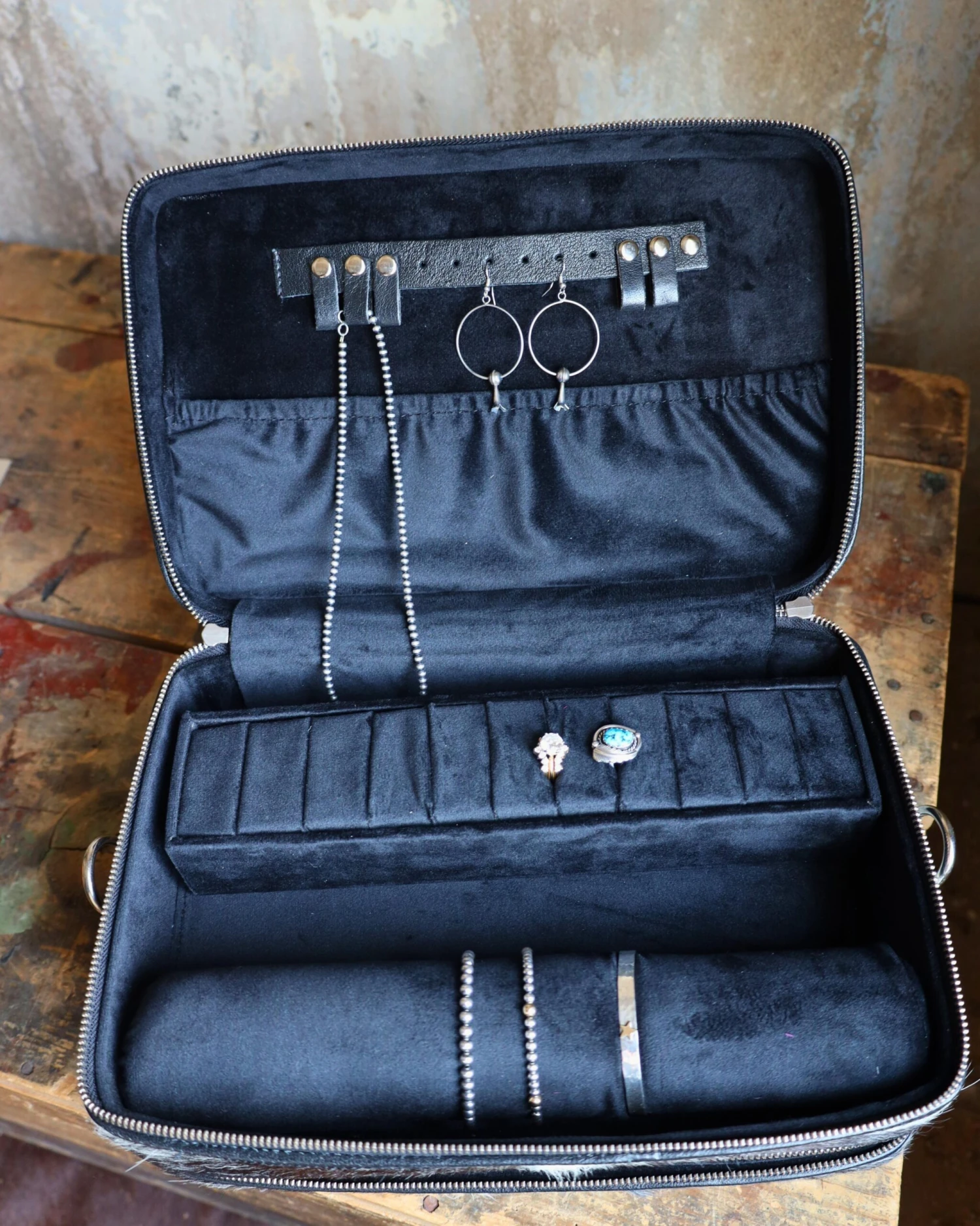 VINTAGE COWGIRL CASES JEWELRY DOUBLE DECKER CASE - Image 2